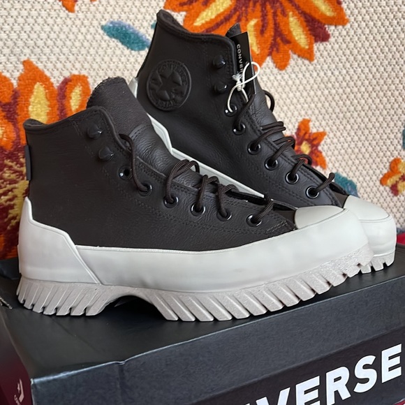 Converse A00911C
CTAS LUGGED 2.0 CC HI
VELVET BROWN/PAPYRUS/WHITE
WMNS Platforms - Picture 8 of 16